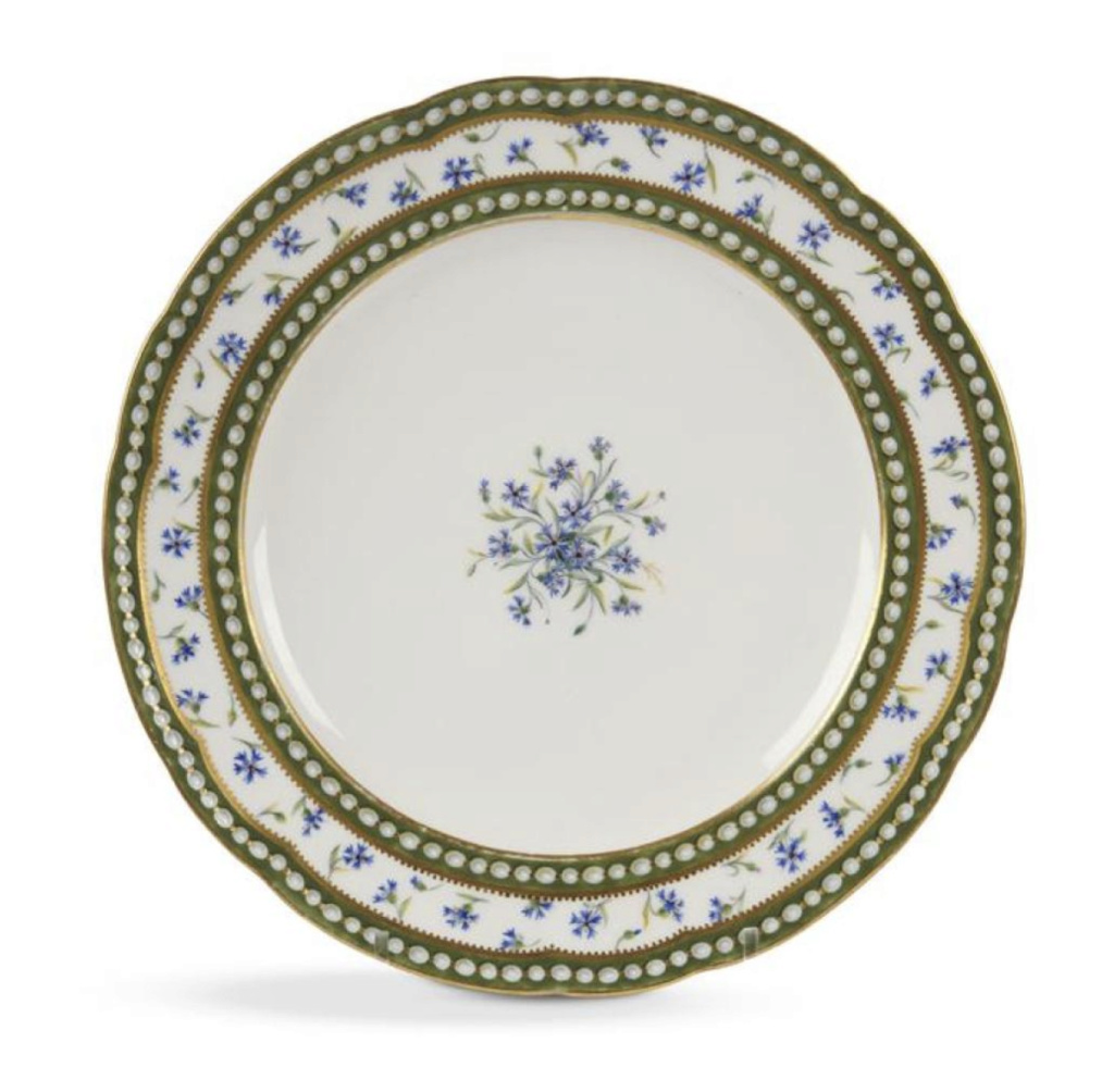 Service en porcelaine de Sèvres "à décor de perles et de barbeaux" de Marie-Antoinette Capt1096