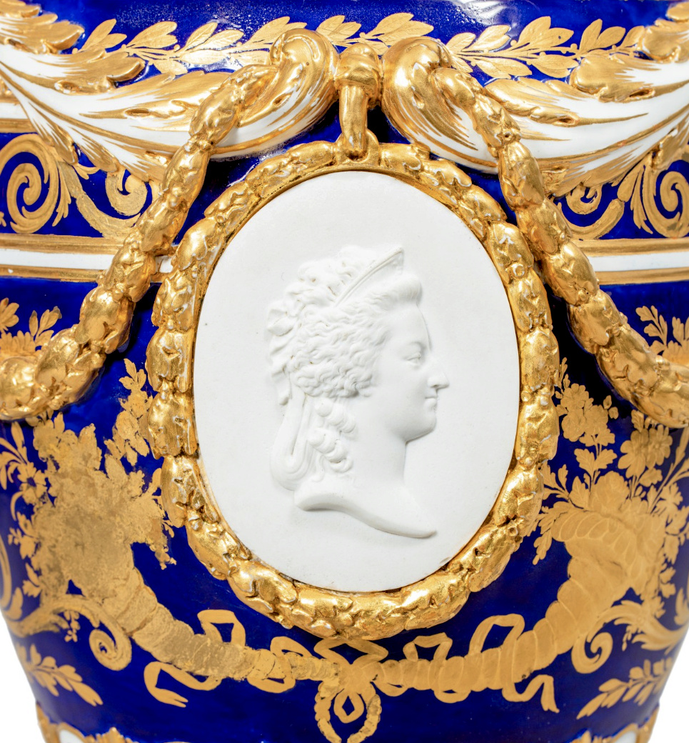 vases oeufs - Les vases "oeuf" en porcelaine de Sèvres du XVIIIe siècle Capt1115