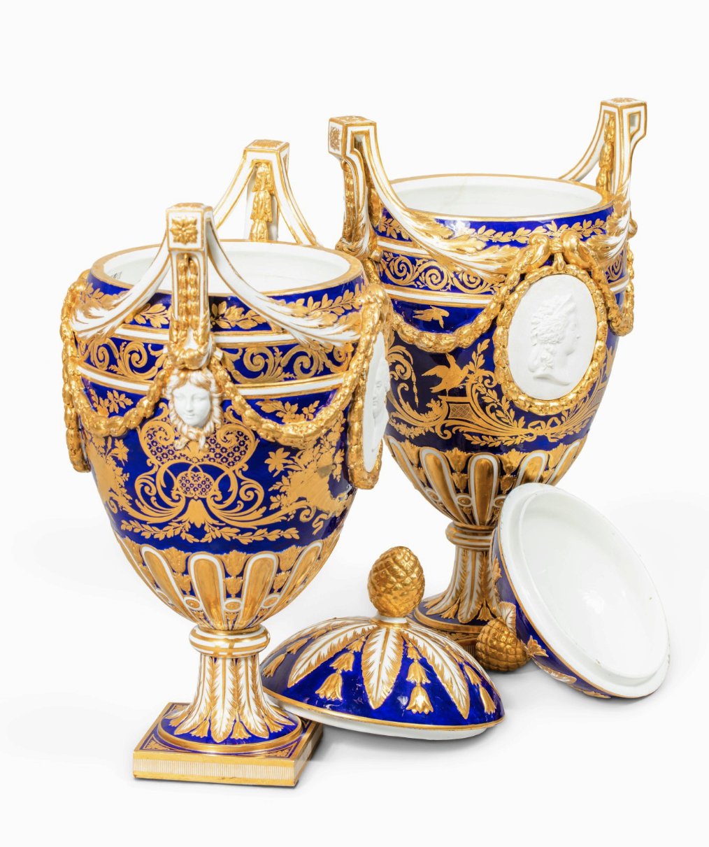 Les vases "oeuf" en porcelaine de Sèvres du XVIIIe siècle Capt1117