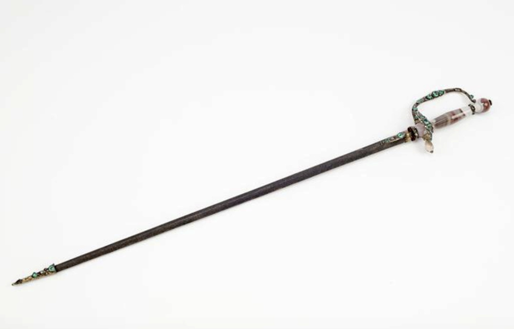L’épée de diamants de Louis XVI et l'épée du duc de Normandie (Louis XVII) Capt1163