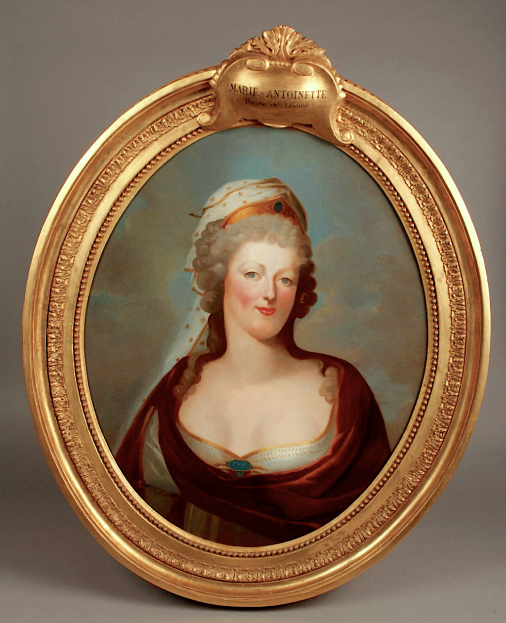 Portraits de Marie-Antoinette costumée à l'antique, ou en vestale, par et d'après F. Dumont Capt1258