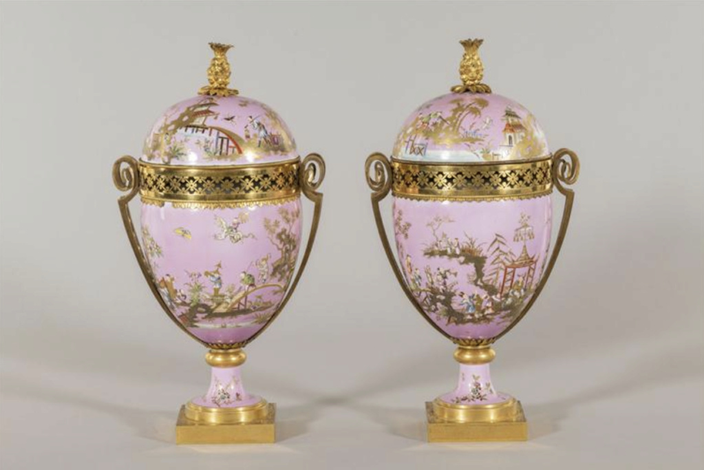 Les vases "oeuf" en porcelaine de Sèvres du XVIIIe siècle Capt1301