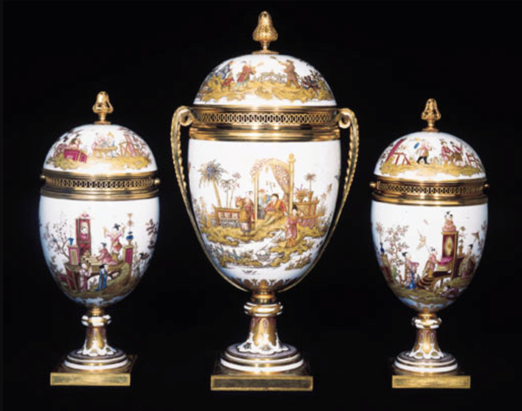 Les vases "oeuf" en porcelaine de Sèvres du XVIIIe siècle Capt1302