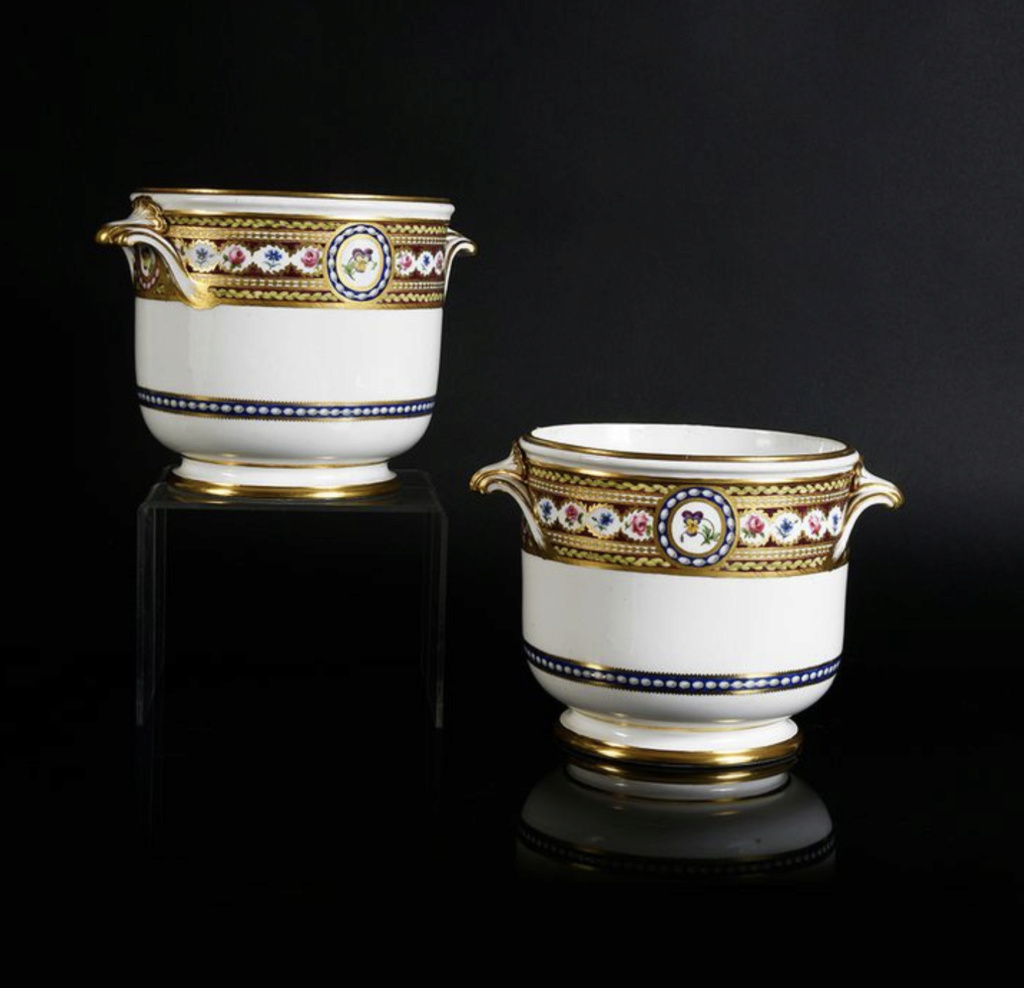 Service en porcelaine de Sèvres "à décor riche en couleurs et riche en or" de Marie-Antoinette Capt2624