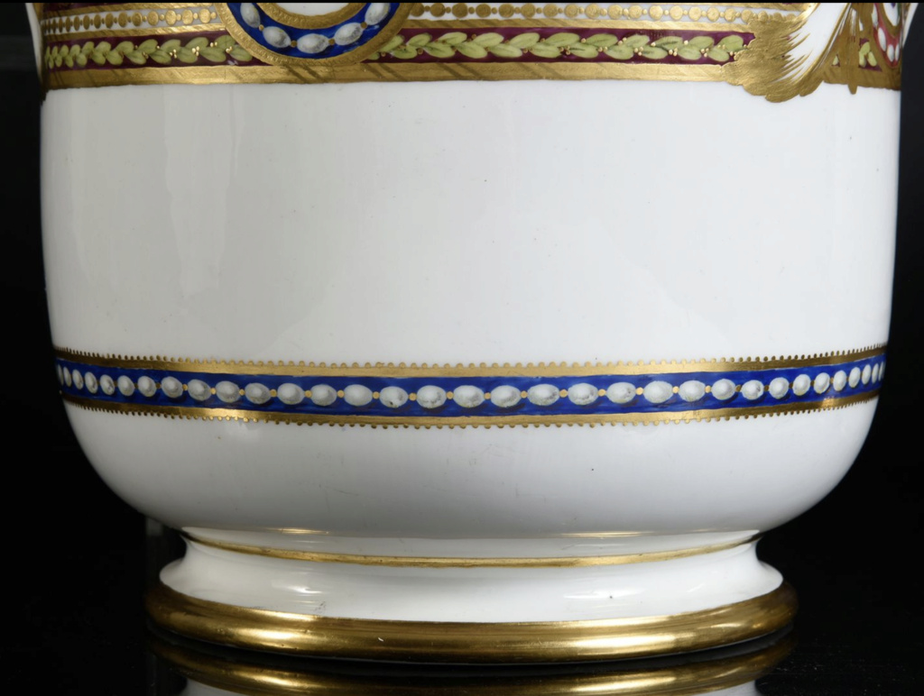 riche - Service en porcelaine de Sèvres "à décor riche en couleurs et riche en or" de Marie-Antoinette Capt2628