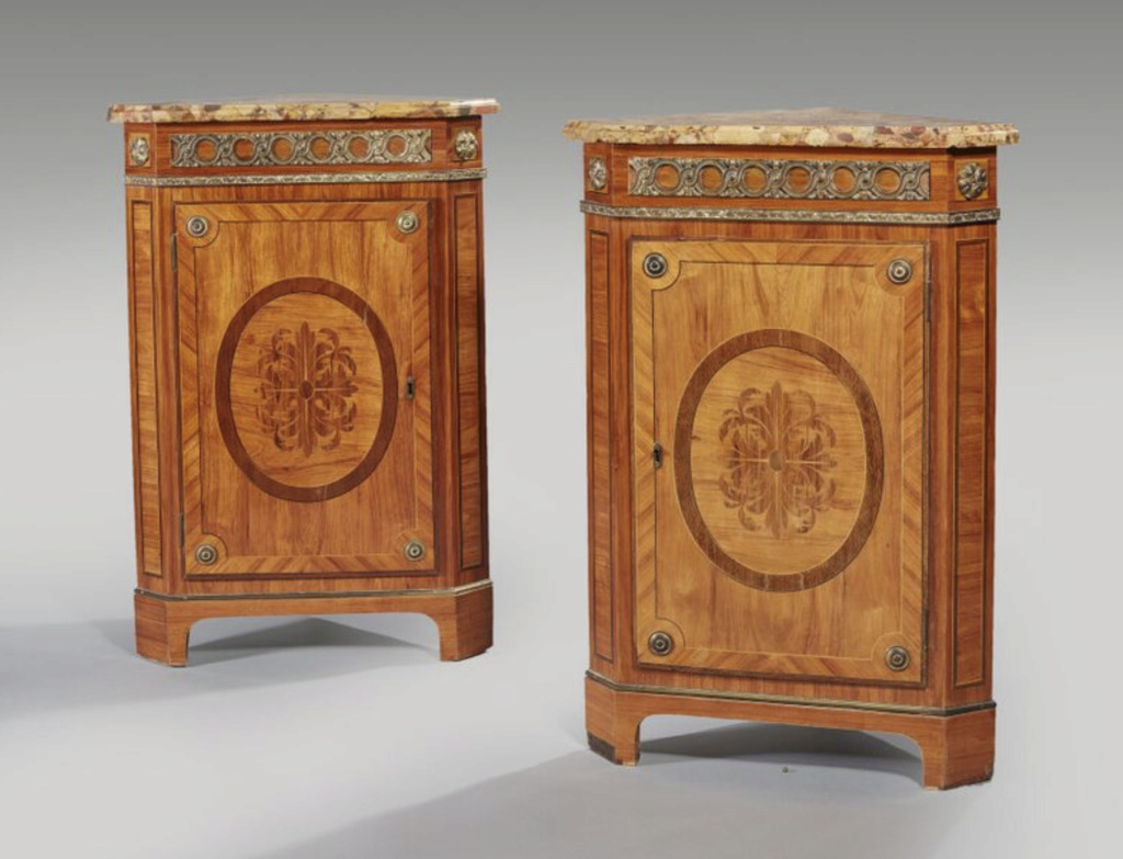 Marques du mobilier et sceau du Garde-Meuble de la reine Marie-Antoinette Capt2644