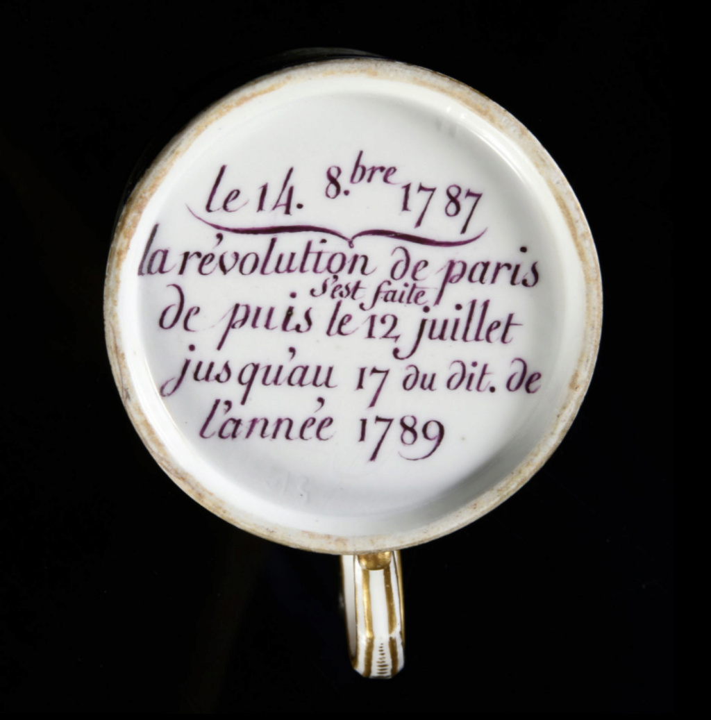 Les services en porcelaine de Sèvres à décors "révolutionnaires" (durant la Révolution française) Capt3093