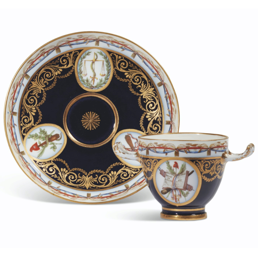 Les services en porcelaine de Sèvres à décors "révolutionnaires" (durant la Révolution française) Capt3202