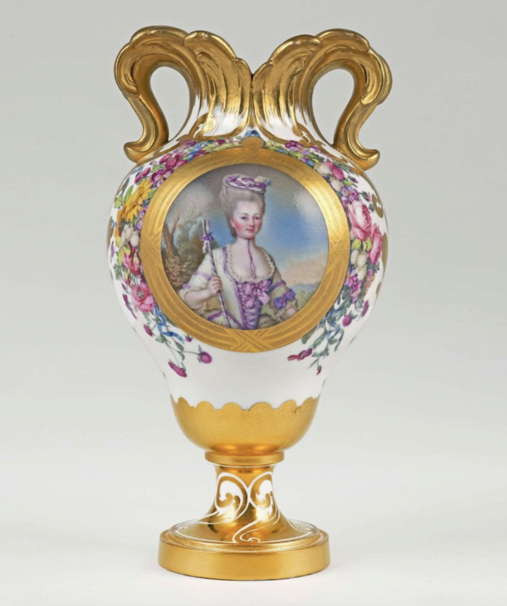 Le premier vase en porcelaine de Sèvres acheté par Marie-Antoinette en 1774 Capt3349