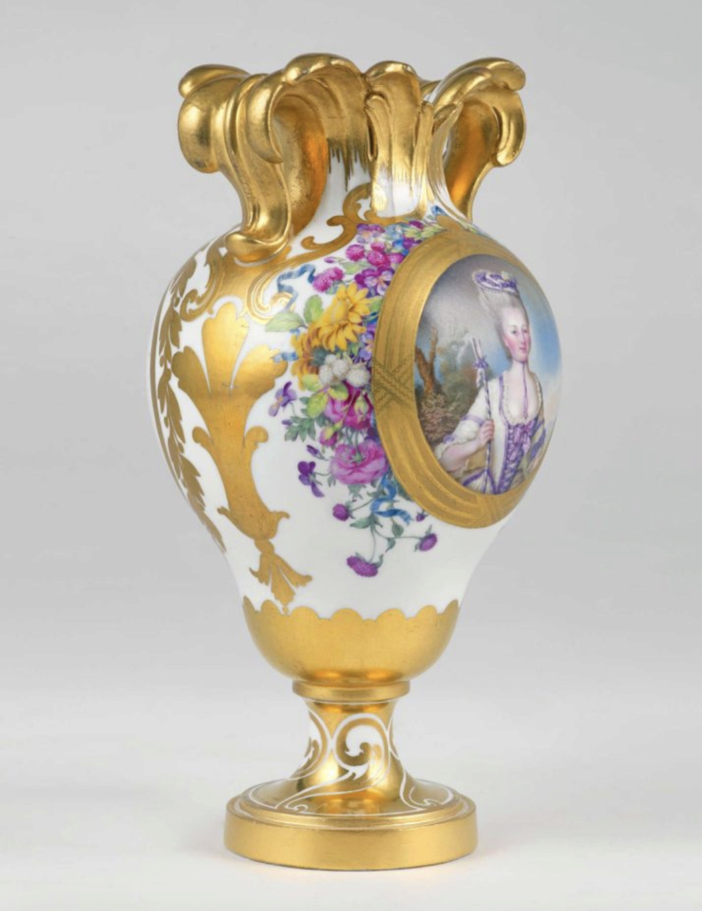 Le premier vase en porcelaine de Sèvres acheté par Marie-Antoinette en 1774 Capt3351