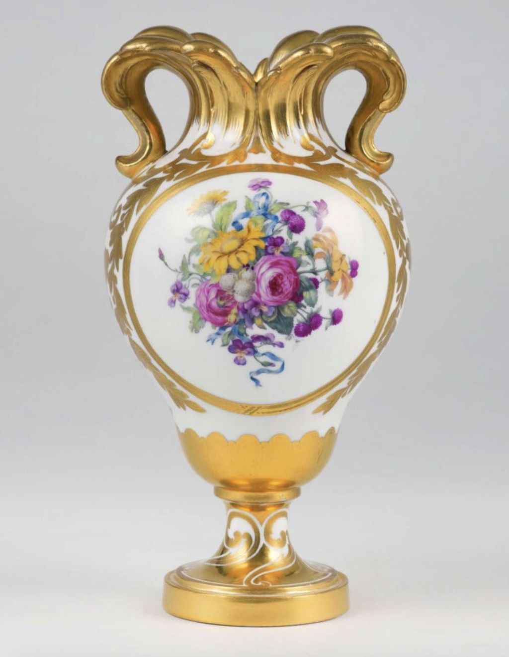 Le premier vase en porcelaine de Sèvres acheté par Marie-Antoinette en 1774 Capt3352