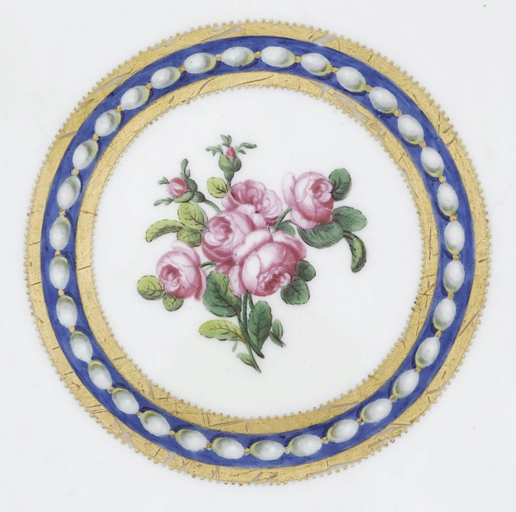 Service en porcelaine de Sèvres "à décor riche en couleurs et riche en or" de Marie-Antoinette Capt3646