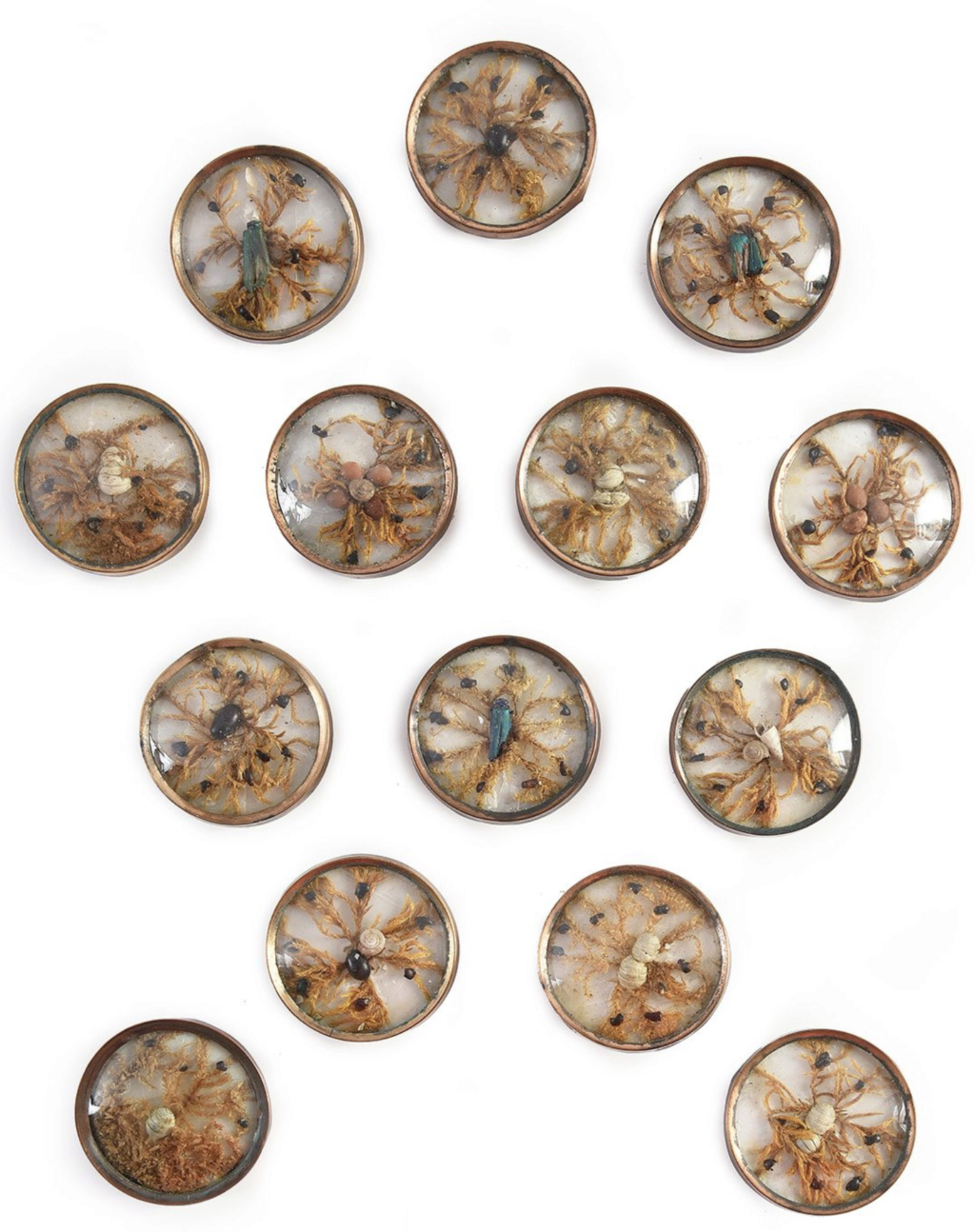 Les boutons, accessoires de mode au XVIIIe siècle - Page 3 Capt3768