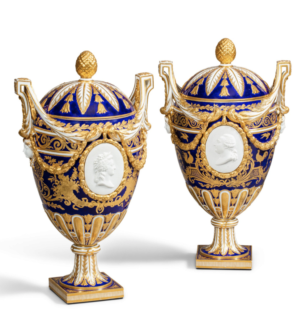 Les vases "oeuf" en porcelaine de Sèvres du XVIIIe siècle Capt4179