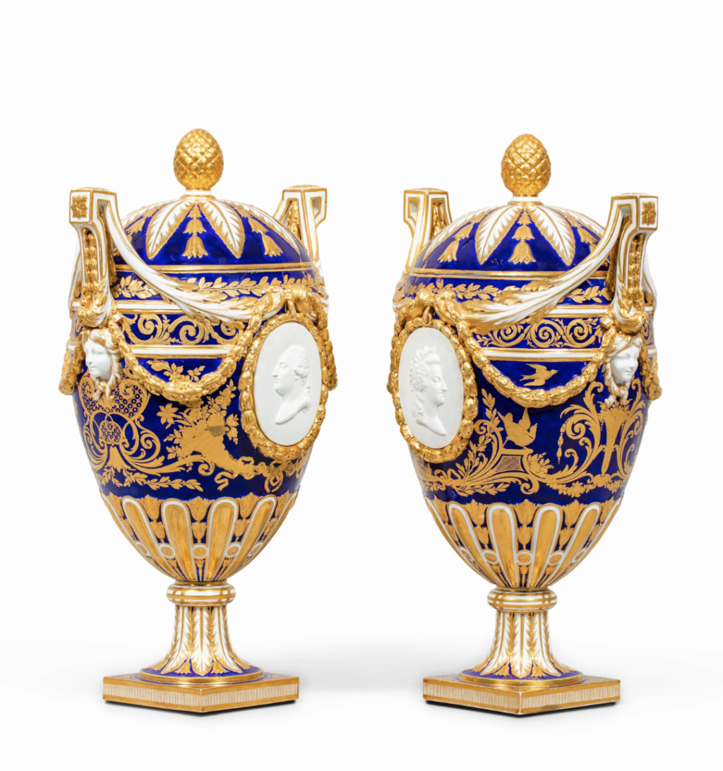 Les vases "oeuf" en porcelaine de Sèvres du XVIIIe siècle Capt4181