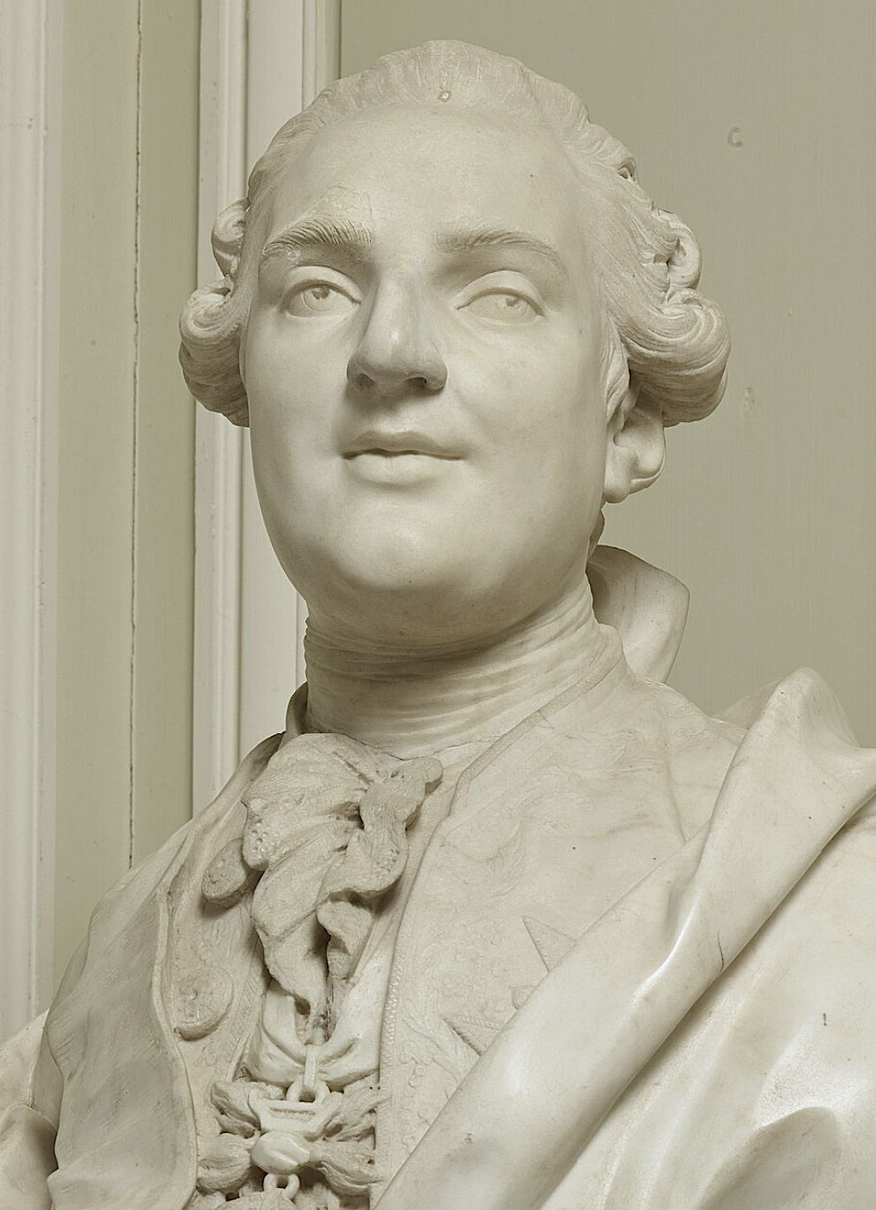 Portraits de Louis XVI : sculptures (bustes, statues, médaillons etc.) - Page 2 Captu140