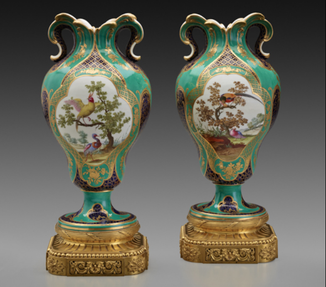 Le premier vase en porcelaine de Sèvres acheté par Marie-Antoinette en 1774 Captu176