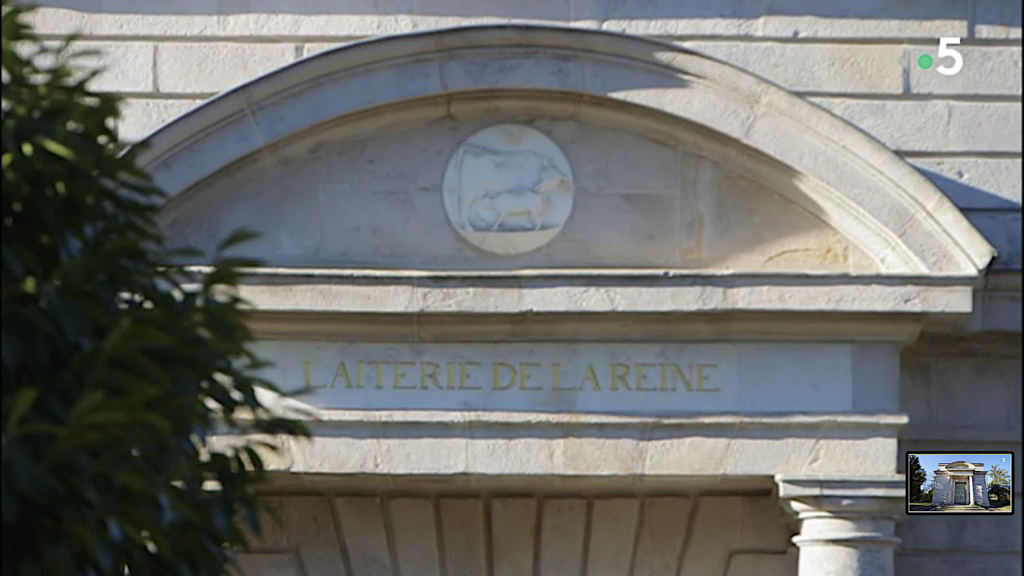 Service de Marie-Antoinette pour Rambouillet en porcelaine de Sèvres Captu463