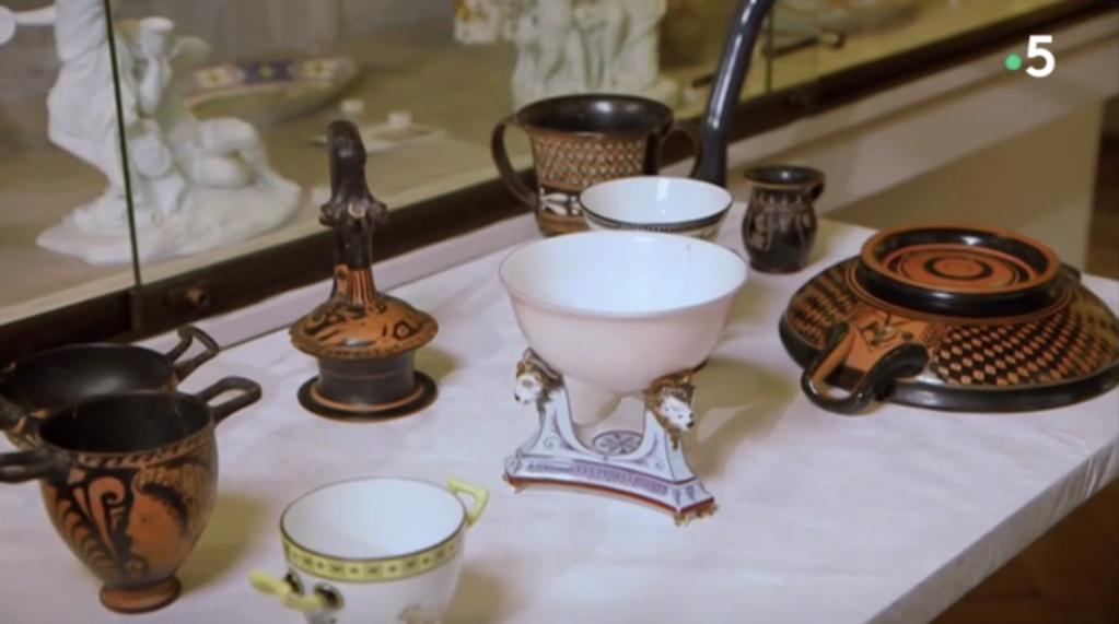 Service de Marie-Antoinette pour Rambouillet en porcelaine de Sèvres Captu470