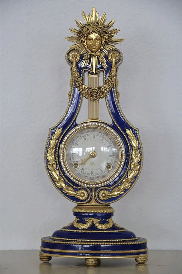 La pendule lyre : une pendule de Marie-Antoinette ?  Captu598