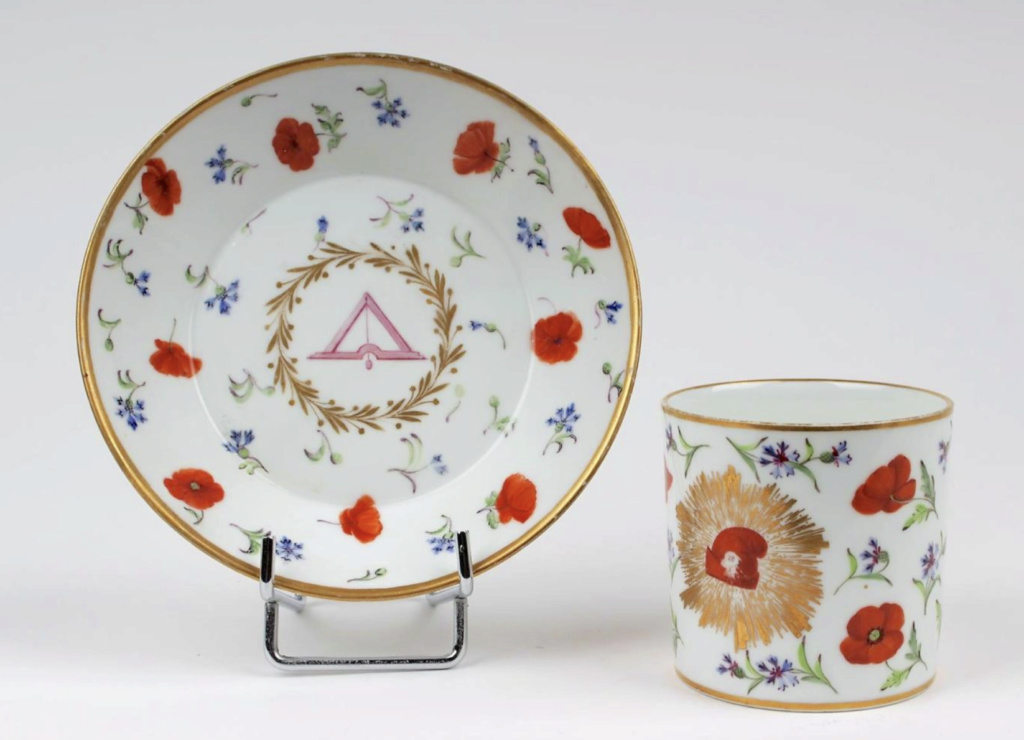 Les services en porcelaine de Sèvres à décors "révolutionnaires" (durant la Révolution française) Captu787