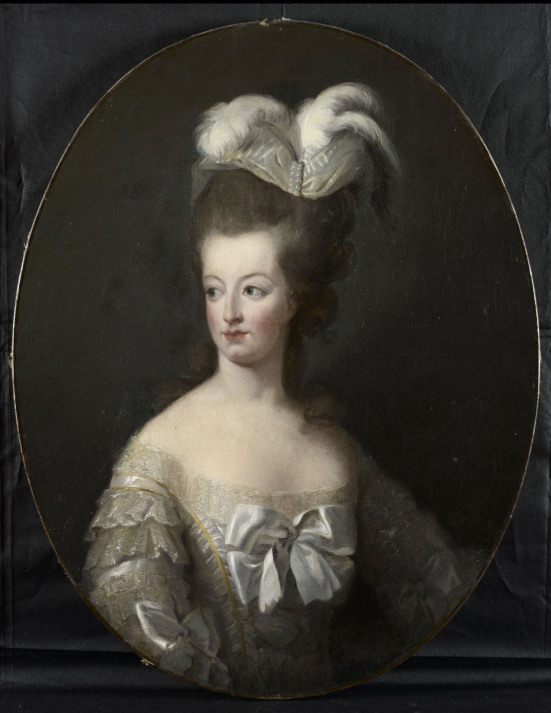 Marie-Antoinette en buste d'après le grand portrait en pied de 1778 (Vigée-Lebrun)  Captu811