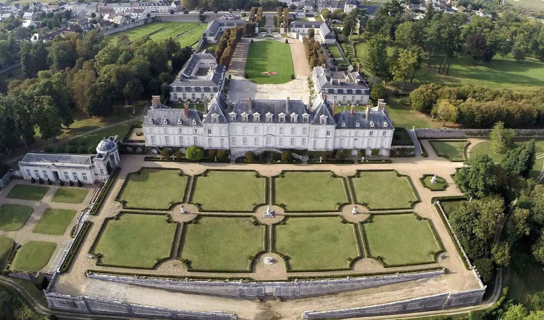 ménars - Le château de Ménars, de la marquise de Pompadour (à vendre) Captu854