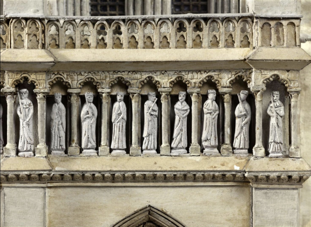 Maquettes historiques de la cathédrale Notre-Dame de Paris Captu923