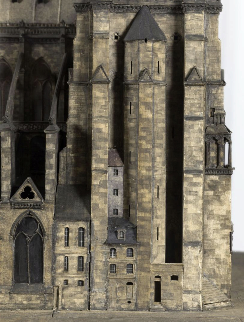 Maquettes historiques de la cathédrale Notre-Dame de Paris Captu938