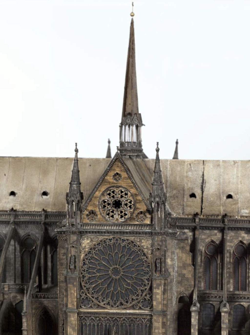 Maquettes historiques de la cathédrale Notre-Dame de Paris Captu940