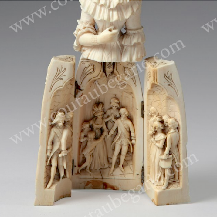Statuettes en ivoire : Marie-Antoinette au Temple et à la Conciergerie Captur57