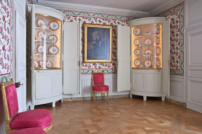 Les cabinets intérieurs de Marie-Antoinette au château de Versailles - Page 3 Chatea41