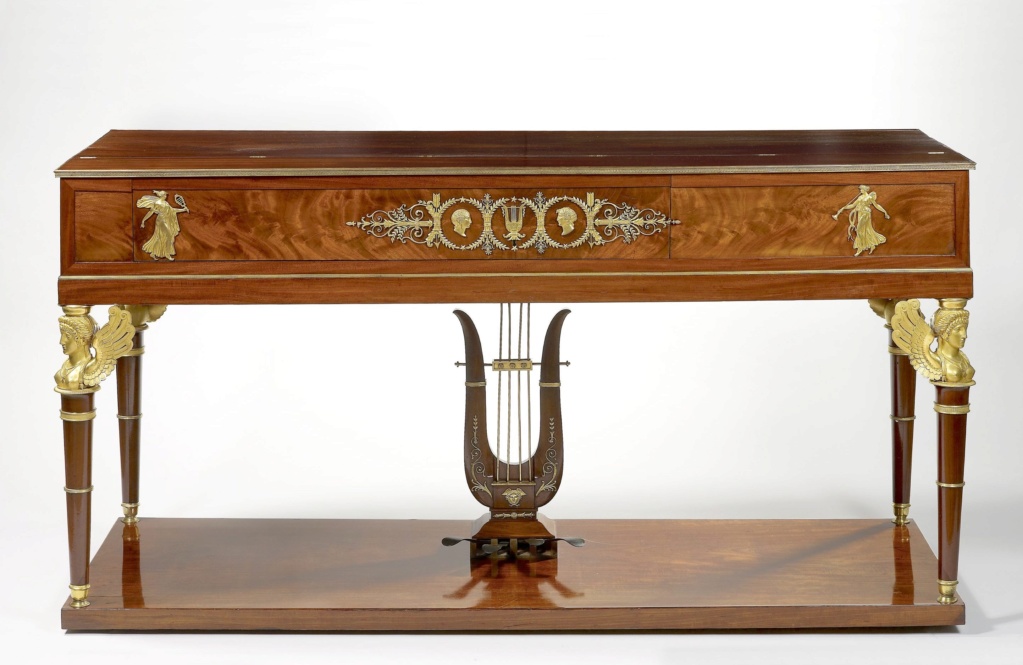 Un piano-forte ayant appartenu à Marie-Antoinette ?  Cmim0012