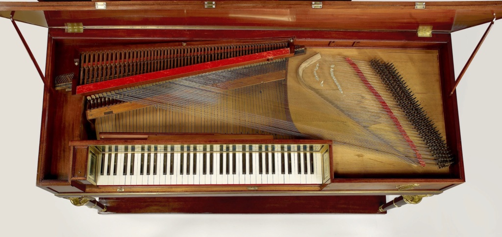 Un piano-forte ayant appartenu à Marie-Antoinette ?  Cmim0013