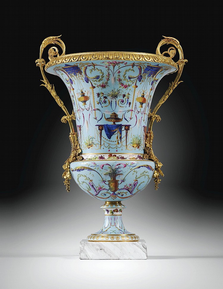 Les services en porcelaine de Sèvres de Louis XVI H0046-10