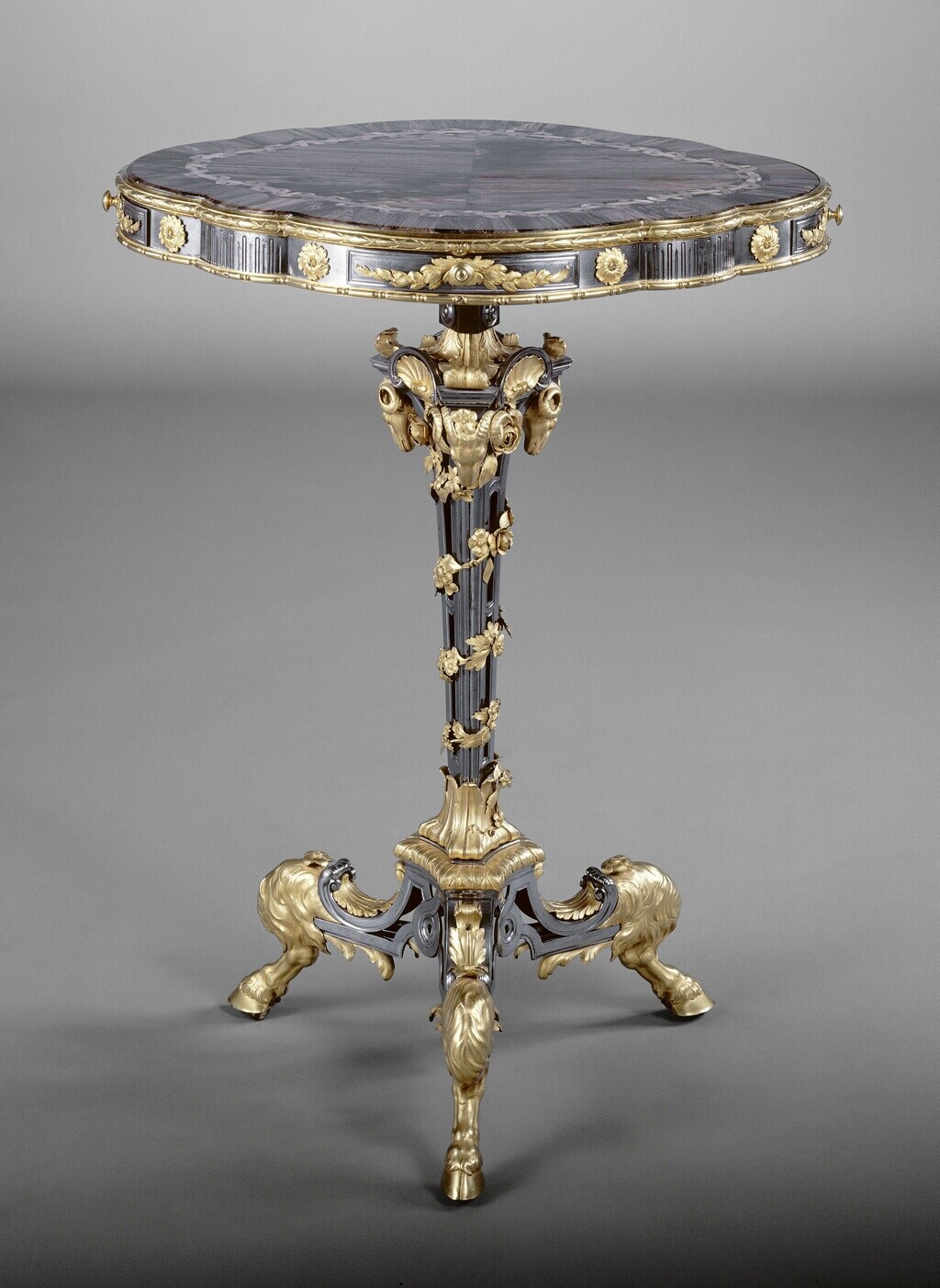 Miroirs en bronze doré et pierres du Rhin offerts par l'impératrice Marie-Thérèse à Marie-Antoinette ?  Image726