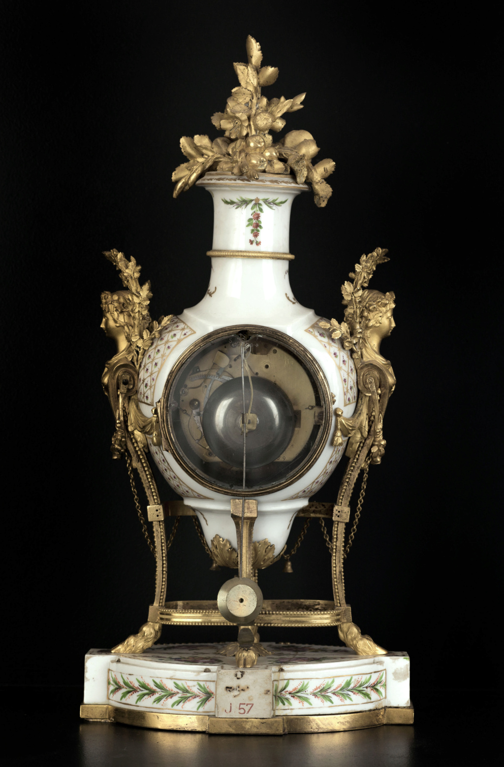 Pendules et horloges de Marie-Antoinette - Page 4 Image729