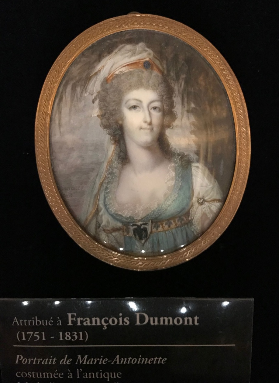 Portraits de Marie-Antoinette costumée à l'antique, ou en vestale, par et d'après F. Dumont  - Page 3 Img_1054