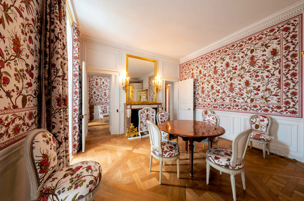 Les cabinets intérieurs de Marie-Antoinette au château de Versailles - Page 4 Marie_11