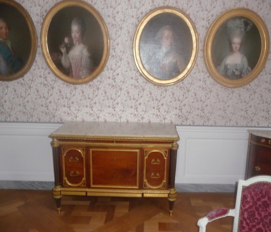 Les cabinets intérieurs de Marie-Antoinette au château de Versailles - Page 3 P1310010