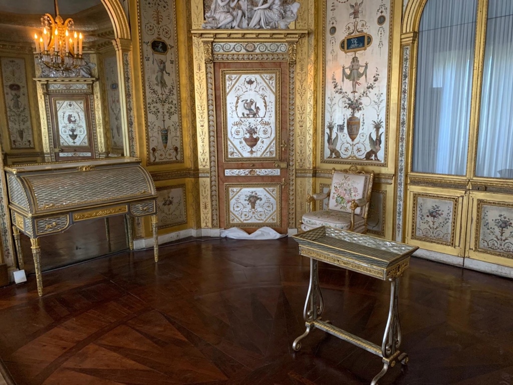 Le boudoir d'argent de Marie-Antoinette au château de Fontainebleau  - Page 2 Photo-21