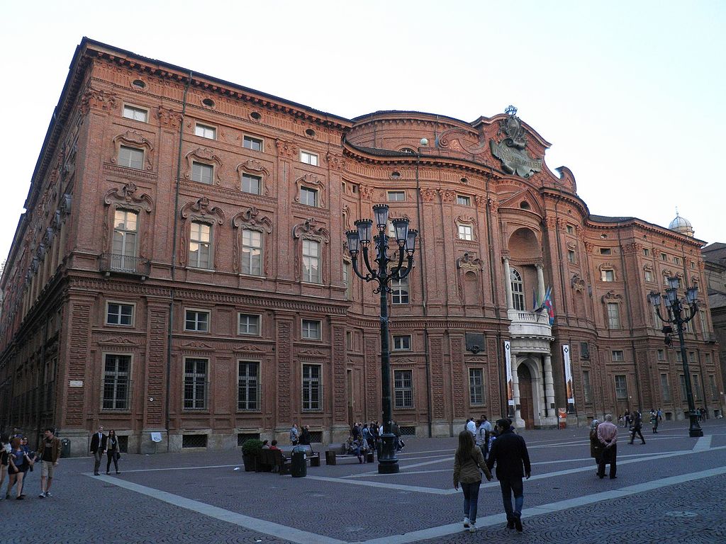 TURIN - Le palais Carignan (Palazzo Carignano), à Turin Piazza10