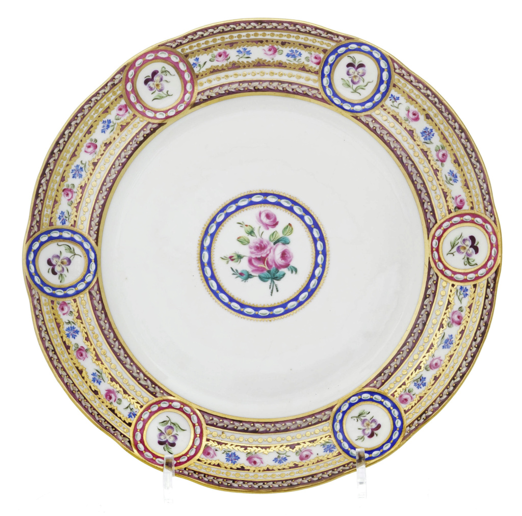riche - Service en porcelaine de Sèvres "à décor riche en couleurs et riche en or" de Marie-Antoinette Piguet17