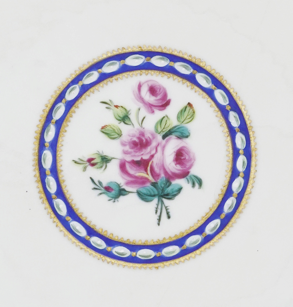 Service en porcelaine de Sèvres "à décor riche en couleurs et riche en or" de Marie-Antoinette Piguet19
