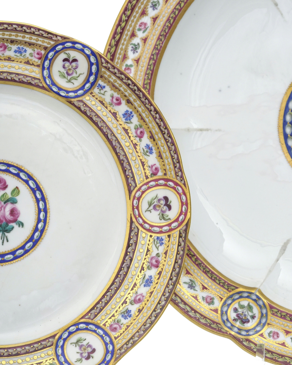 Service en porcelaine de Sèvres "à décor riche en couleurs et riche en or" de Marie-Antoinette Piguet21