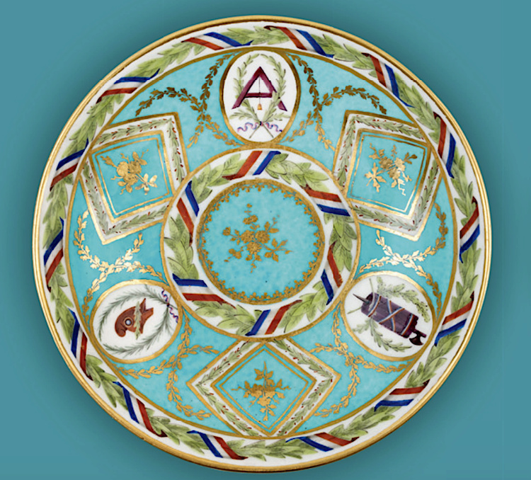 Les services en porcelaine de Sèvres à décors "révolutionnaires" (durant la Révolution française) Seavre11