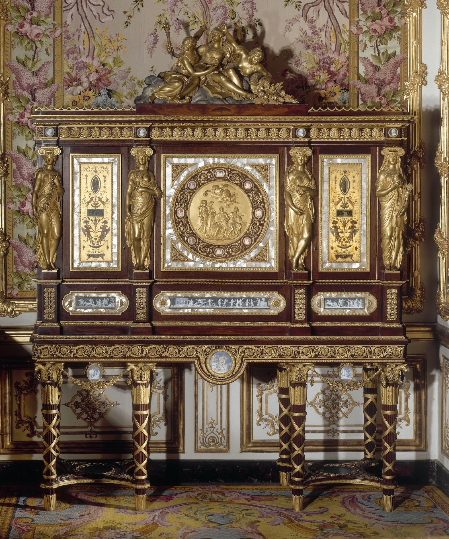 Le serre-bijoux de la chambre de la reine, à Versailles Serre_11