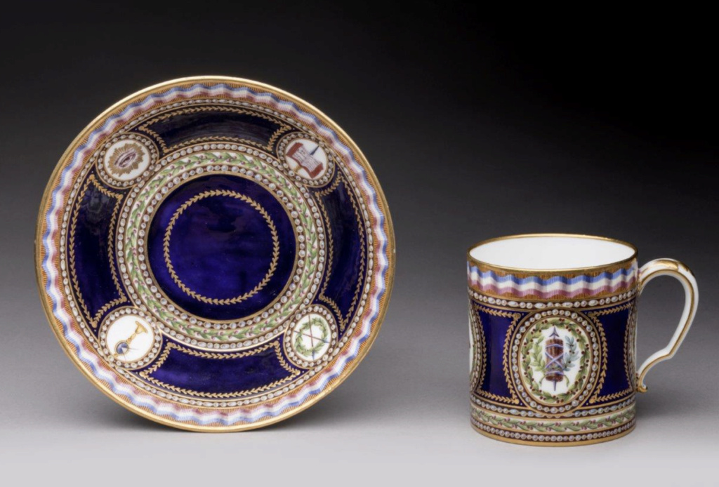 Les services en porcelaine de Sèvres à décors "révolutionnaires" (durant la Révolution française) Sevres12
