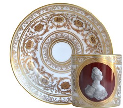 Une tasse de Sèvres offerte par Marie-Antoinette à sa dame d'honneur ?  Soucou10