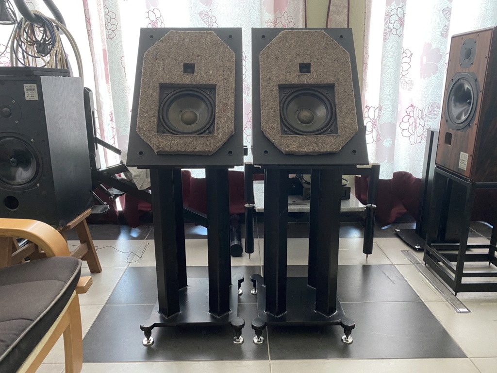Spica TC50 speaker with stand 93fd4810